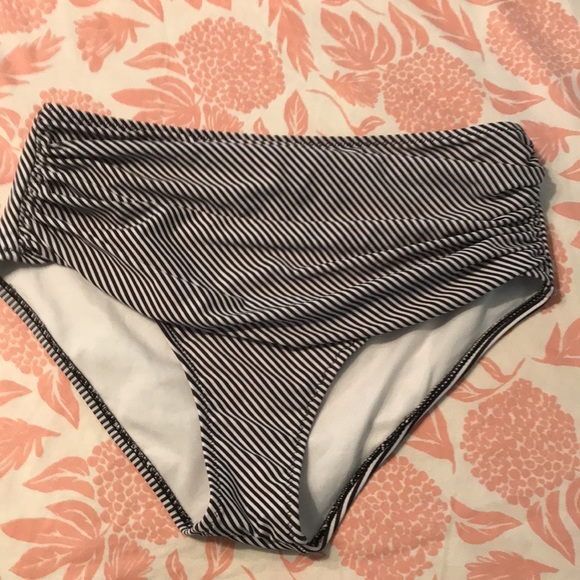 Sweet Ruffled Swimsuit - Picture 2 of 6